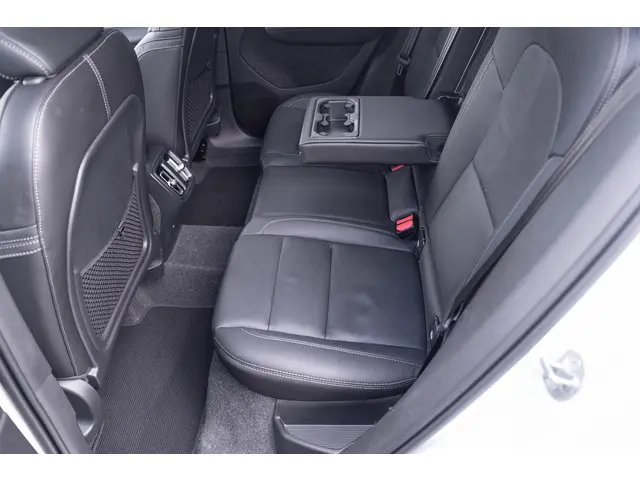 Volvo XC40 2.0 B4 Ultra Dark 2024 Benzine 35