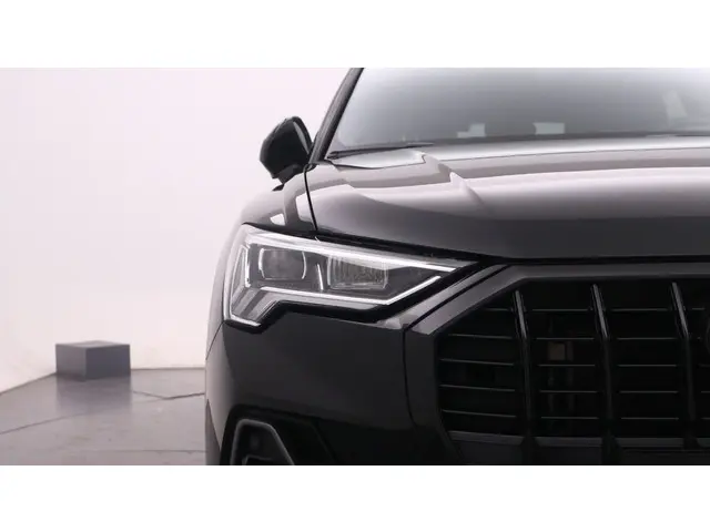 Audi Q3 45 TFSI e S edition 2025 Hybride Benzine 9