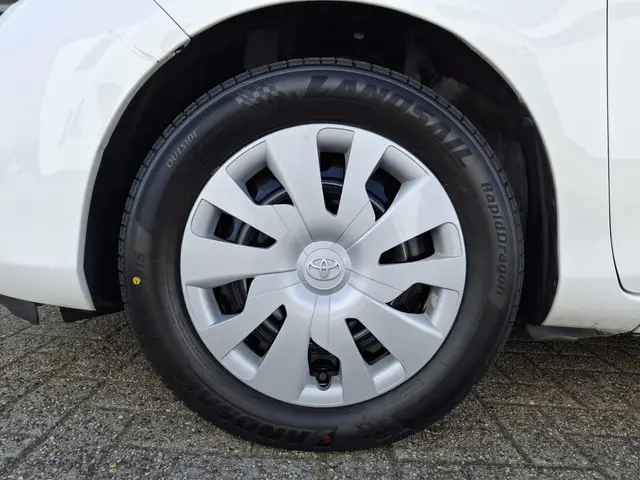 Toyota Yaris 1.5 Hybrid 2017 Hybride Benzine 11
