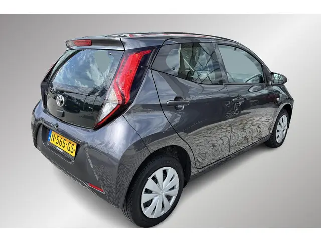 Toyota Aygo 1.0 VVT-i x-fun, Bluetooth, Airco 2021 Benzine 2