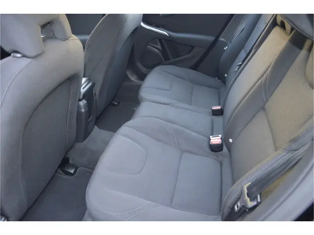 Volvo V40 1.6 T2 Momentum 2014 Benzine 17