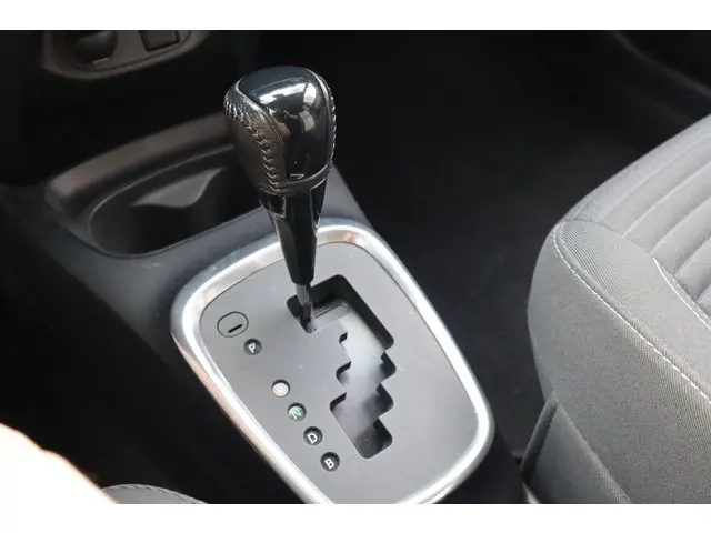 Toyota Yaris 1.5 Hybrid Dynamic 2019 Hybride Benzine 8