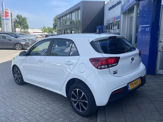 Kia Rio 1.0 TGDI ComfortPlusLine Navigator 2017 Benzine 3