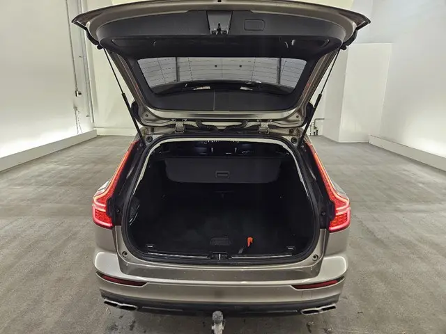 Volvo V60 2.0 B3 Essential Edition 2022 Benzine 3