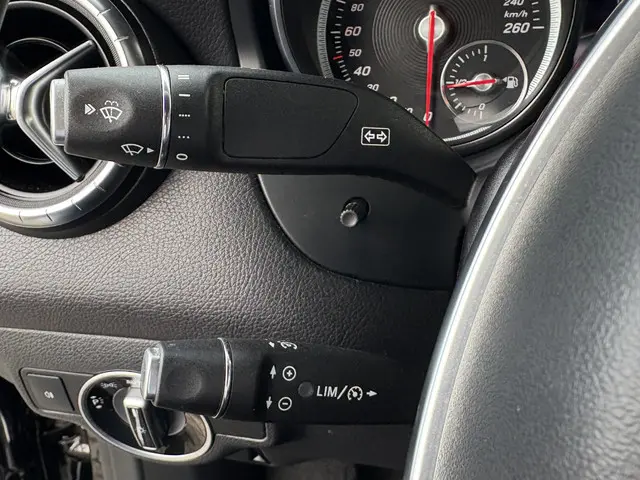 Mercedes-Benz CLA 180 Business Solution AMG 2018 Benzine 8