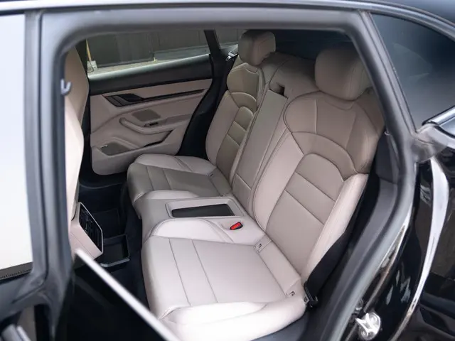 Porsche Taycan Sport Turismo 79 kWh 2022 Elektrisch 24