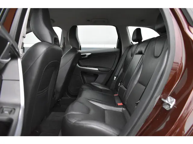 Volvo XC60 2.0 D4 FWD Summum automaat 2014 Diesel 10