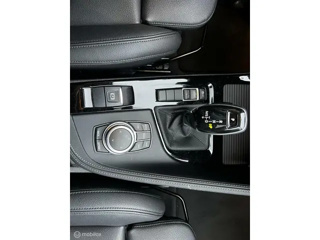 BMW X1 sDrive18i High Executive 2021 Benzine 25
