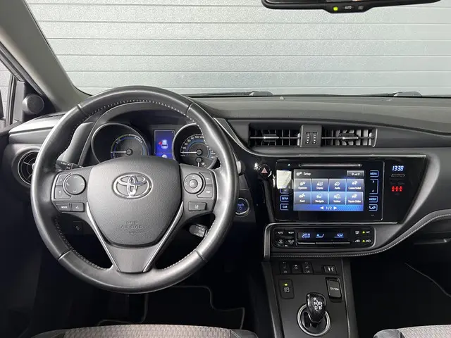 Toyota Auris 1.8 Hybrid Team D 2018 Hybride Benzine 9