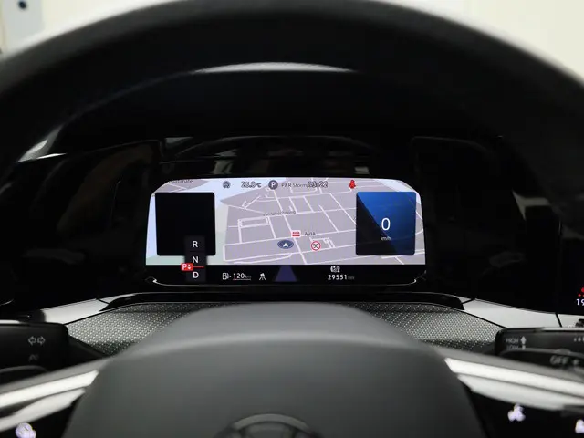 Volkswagen Golf 1.5 eTSI 130pk DSG R-Line 2024 Benzine 30