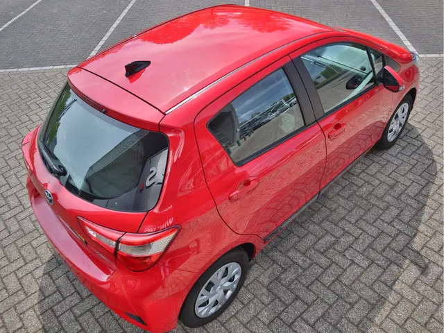 Toyota Yaris 1.5 Hybrid Energy 2018 Hybride Benzine 4