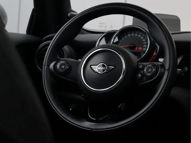 MINI Cooper Pepper 2018 Benzine 25