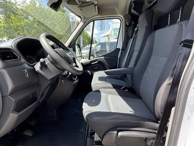 Renault Master T35 2.3 dCi 135 L2H2 Comfort 2022 Diesel 8