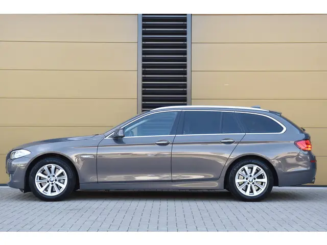 BMW 5 Serie Touring 535i High Executive 2012 Benzine 2