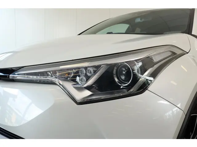 Toyota C-HR 1.8 Hybrid Dynamic, 2018 Hybride Benzine 38