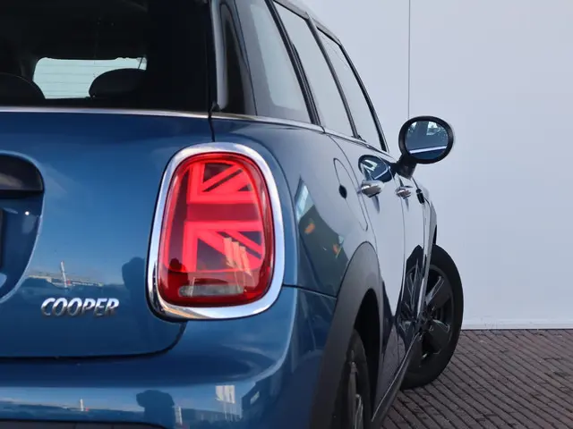 MINI Cooper Mini 1.5 Classic 2023 Benzine 24