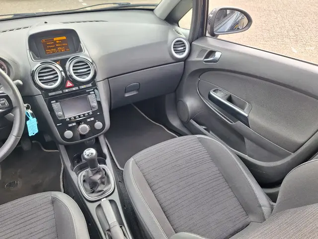 Opel Corsa 1.4-16V BlitZ 2014 Benzine 18