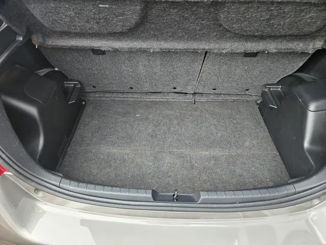 Toyota Yaris 1.5 Hybrid Dynamic 2015 Hybride Benzine 7