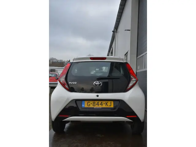 Toyota Aygo 1.0 VVT-i x-play limited 2019 Benzine 4
