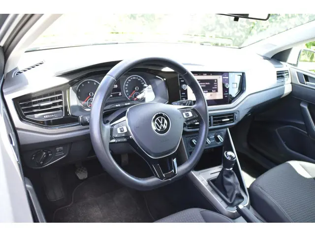 Volkswagen Polo 1.0 TSI Highline Business R 2021 Benzine 2