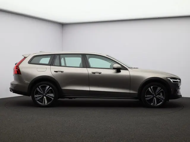 Volvo V60 Cross Country 2.0 B5 AWD Pro 2020 Benzine 6