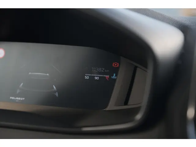 Peugeot 2008 PureTech 100 Allure 2024 Benzine 41