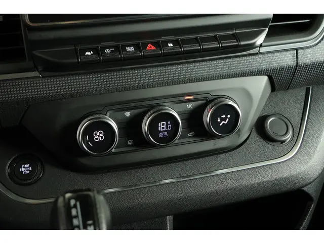 Renault Trafic 2.0 dCi 170 T29 L2H1 DC Luxe 2023 Diesel 17