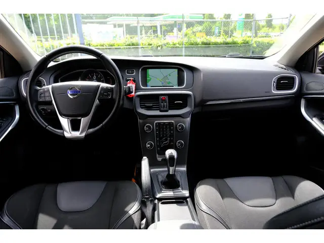Volvo V40 2.0 T2 Momentum Navi|Clima|LMV 2016 Benzine 11