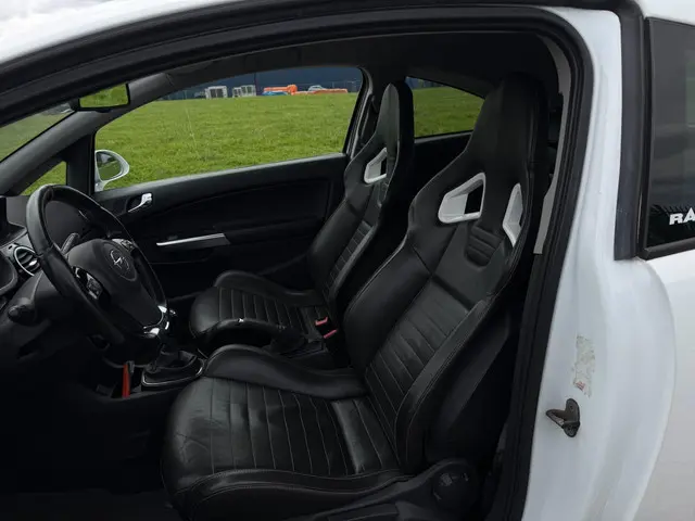 Opel Corsa 1.6-16V Turbo OPC 2012 Benzine 6