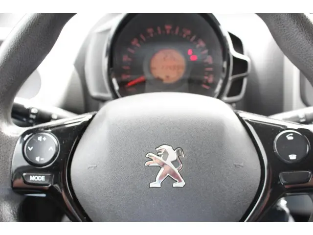 Peugeot 108 Active 1.0 e-VTi 5 Drs Airco 2017 Benzine 18