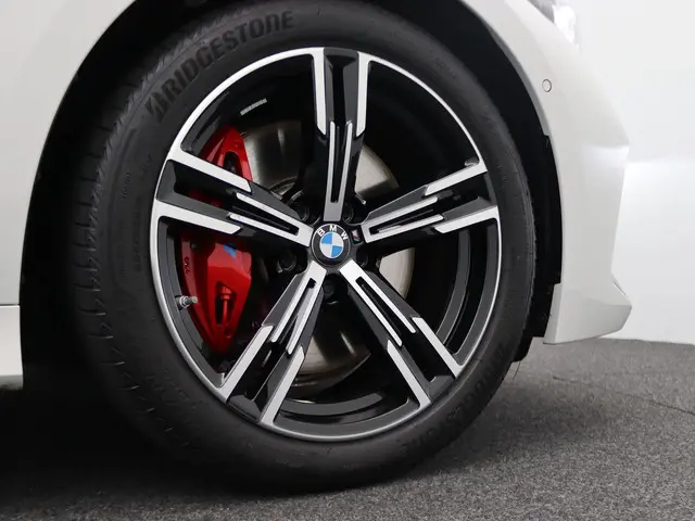 BMW 3 Serie Touring 318i 2024 Benzine 20