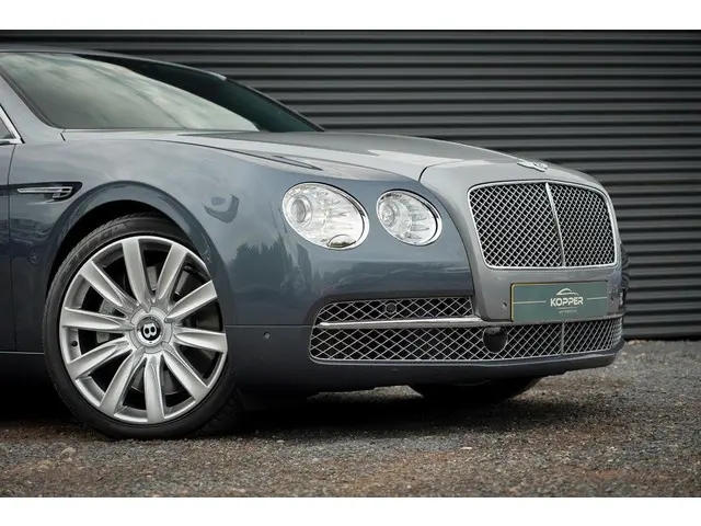 Bentley Flying Spur 6.0 W12 2016 Benzine 64