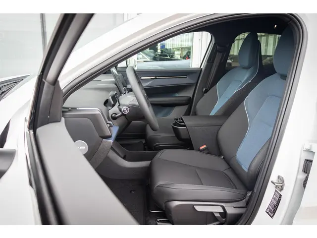 Volvo EX30 Extended Range Core 69 kWh 2025 Elektrisch 7