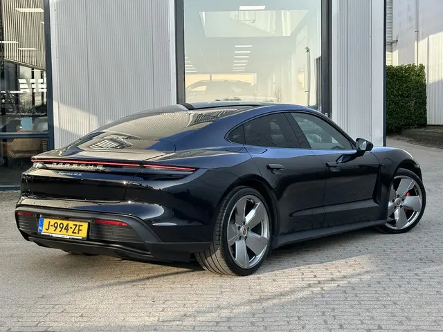 Porsche Taycan 2