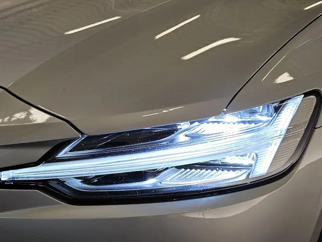 Volvo V60 2.0 B3 Momentum Advantage 2022 Benzine 8