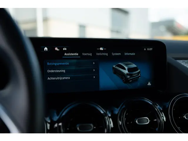 Mercedes-Benz GLA 180 Business Line 2023 Benzine 41