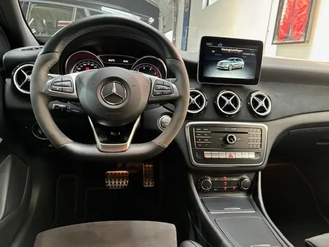 Mercedes-Benz A-Klasse 180 Sport Edition 2017 Benzine 17