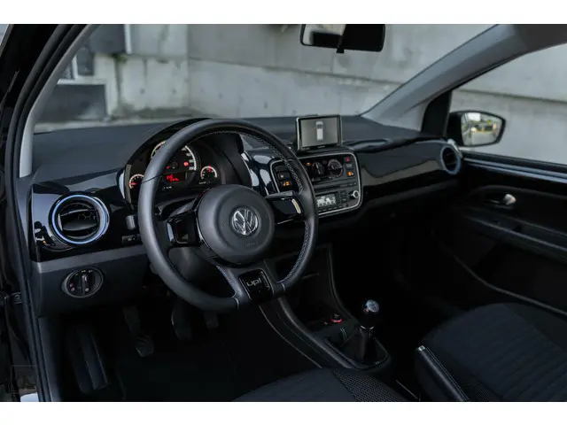 Volkswagen up! 1.0 2014 | CUP Up! | Pano | Lage KM 2014 Benzine 18