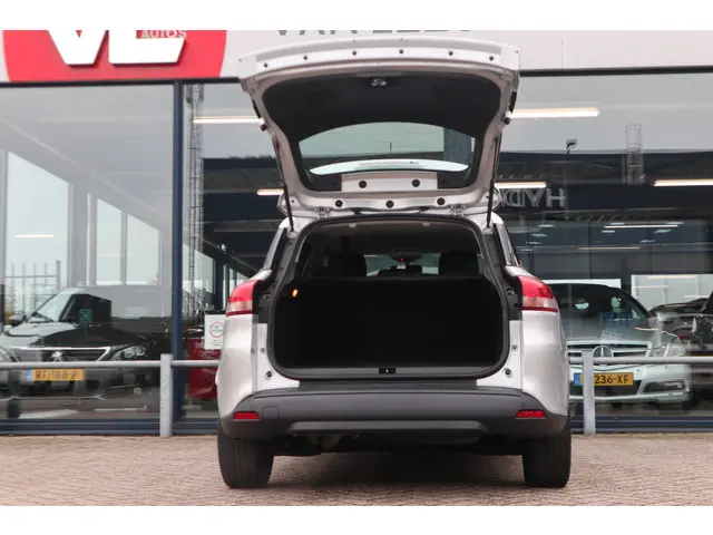 Renault Clio Estate 0.9 TCe Limited 2016 Benzine 15