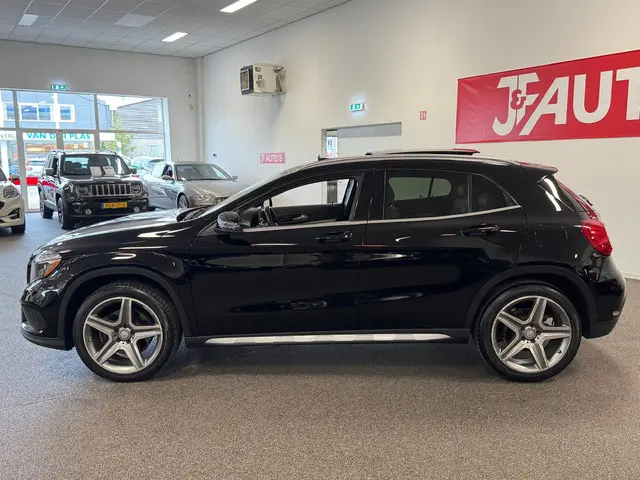 Mercedes-Benz GLA 250 2014 Benzine 2