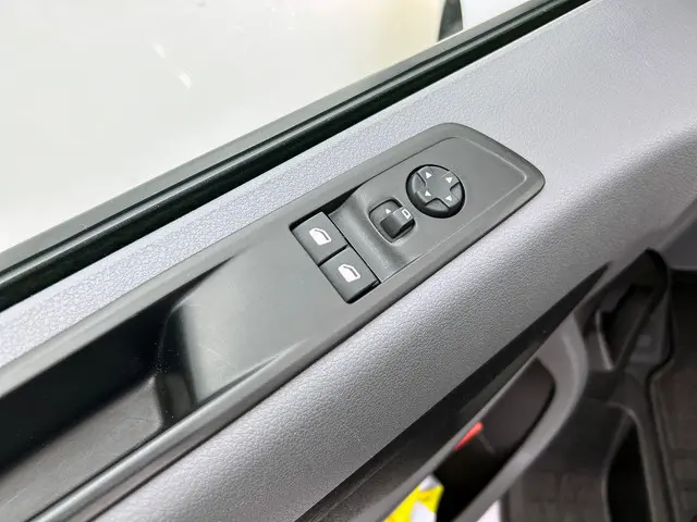 Opel Vivaro-e Combi L3H1 75 kWh 2022 Elektrisch 28