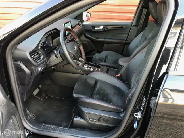 Ford Kuga 2.5 PHEV ST-Line 2023 Hybride Benzine 9