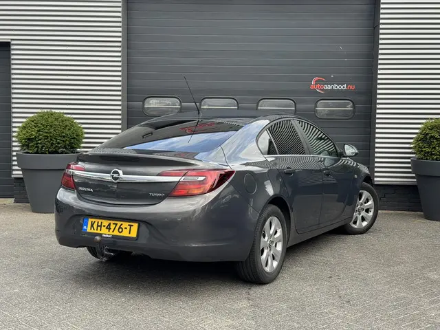Opel Insignia 1.6 T Edition 2013 Benzine 2