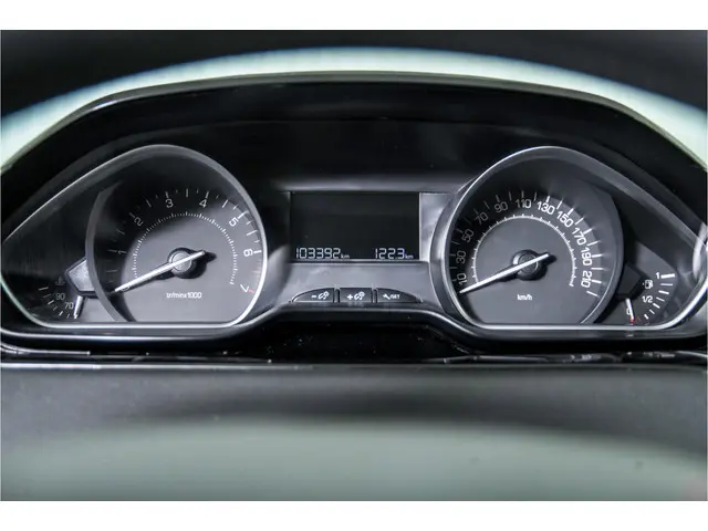 Peugeot 208 1.2 PureTech Signature 2019 Benzine 19