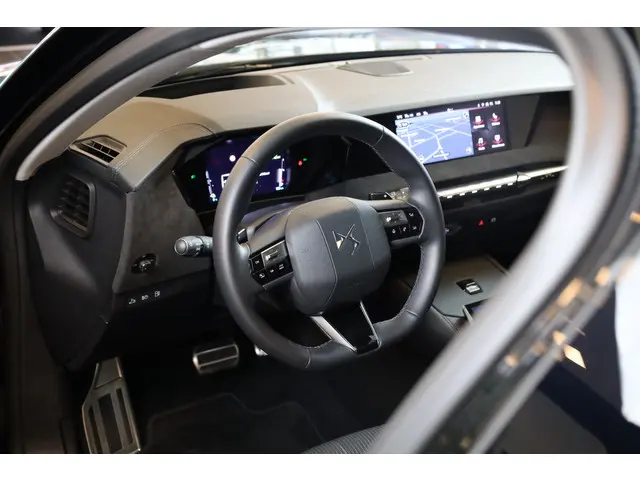 DS DS 4 e-Tense 225 'Etoile' 2024 Hybride Benzine 21