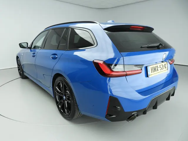 BMW 3 Serie Touring 330e 2024 Hybride Benzine 37