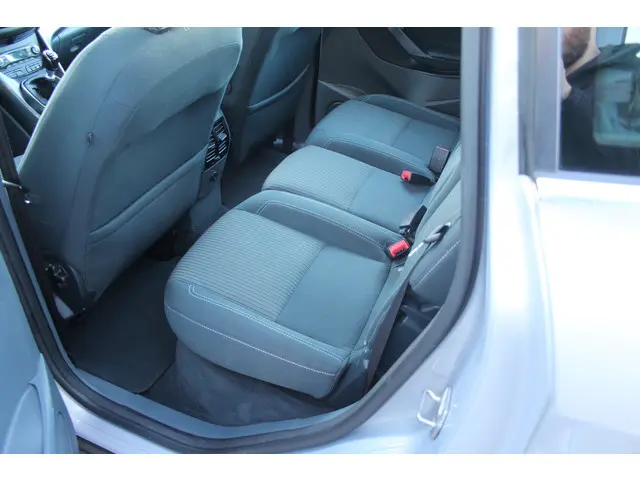 Ford C-MAX 1.0 -126 Pk Titanium 2013 Benzine 7