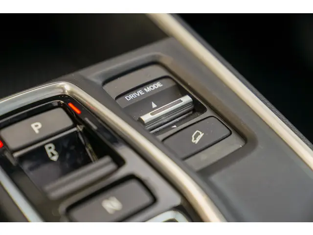 Honda CR-V 2.0i e:HEV ELEGANCE 2024 Hybride Benzine 24