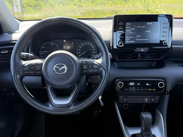Mazda 2 Hybrid 2