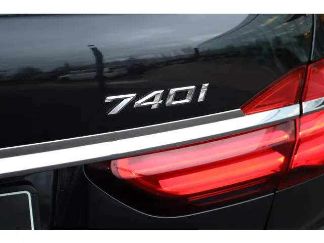 BMW 7 Serie 740i High Executive 2017 Benzine 50